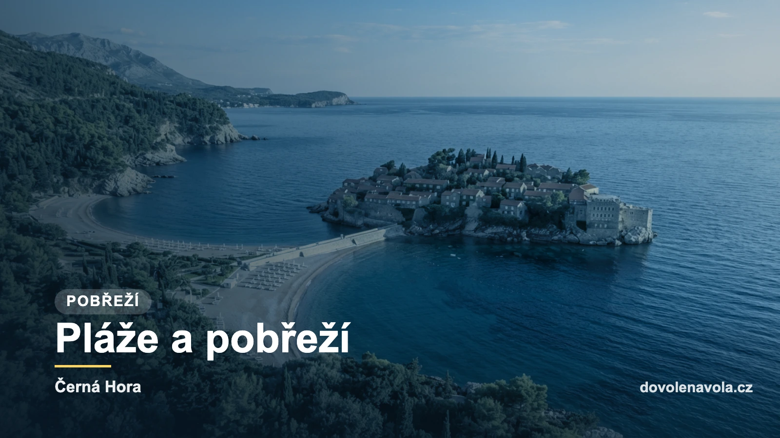 Cernohorske pobrezi s plazi a ostruvkem Sveti Stefan.