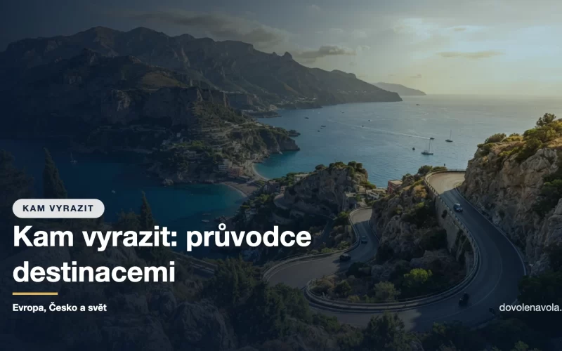 Pobřeží a hory jako symbol rozcestníku destinací