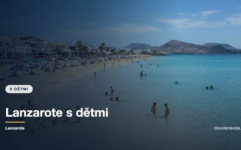 Mělká klidná pláž na Lanzarote vhodná pro malé děti