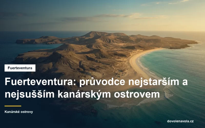 Suche kopce nad piscitym pobrezim Fuerteventury