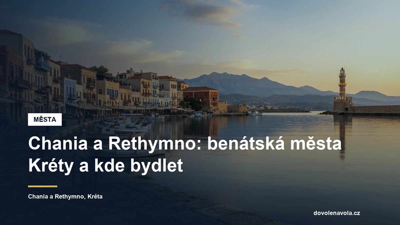 Benátský přístav s majákem a pastelovými domy na Krétě