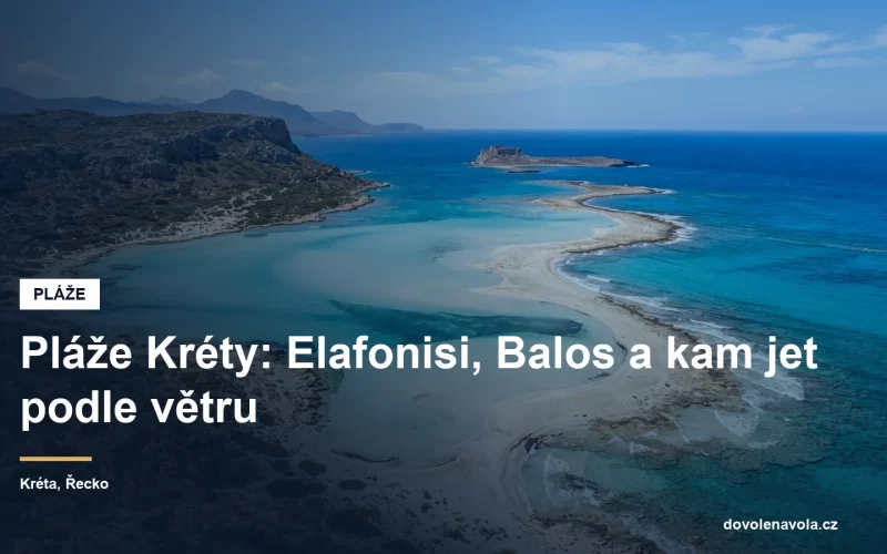 Mělká tyrkysová laguna s písečnou kosou na pobřeží Kréty