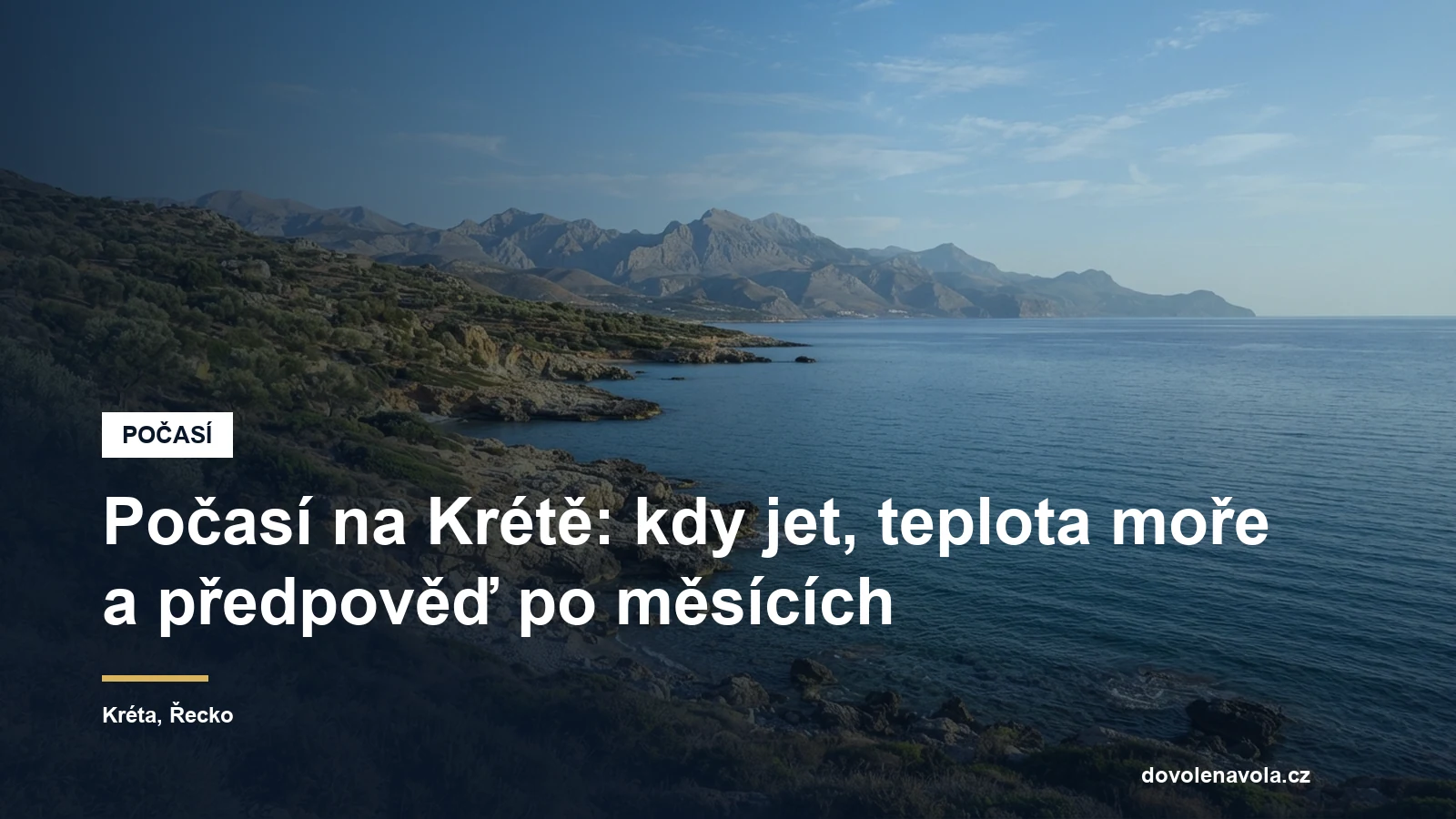 Klidné moře a pobřeží Kréty v podzimním světle