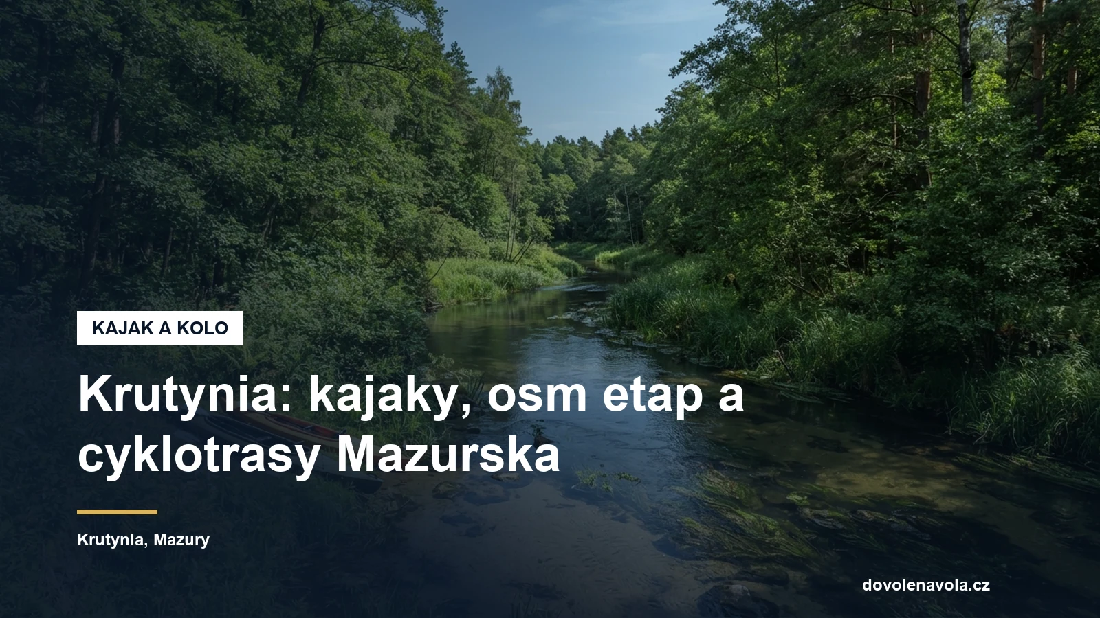 Průzračná lesní řeka Krutynia s kajaky na břehu