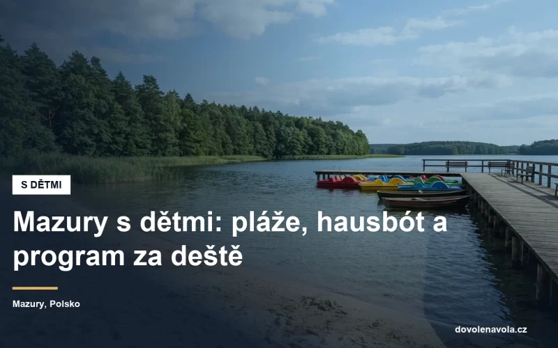 Písčitá pláž s mělkým vstupem na mazurském jezeře