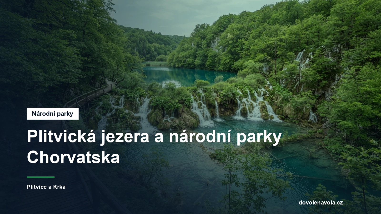 Travertinove kaskady mezi jezery v listnatem lese