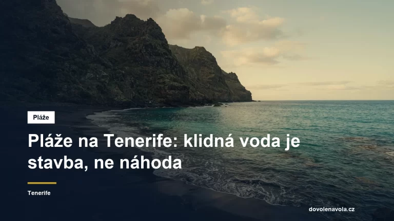 Cerna sopecna plaz s pruzracnou vodou