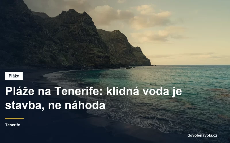 Cerna sopecna plaz s pruzracnou vodou