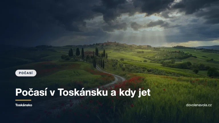Toskánská krajina na jaře pod protrhanou oblohou