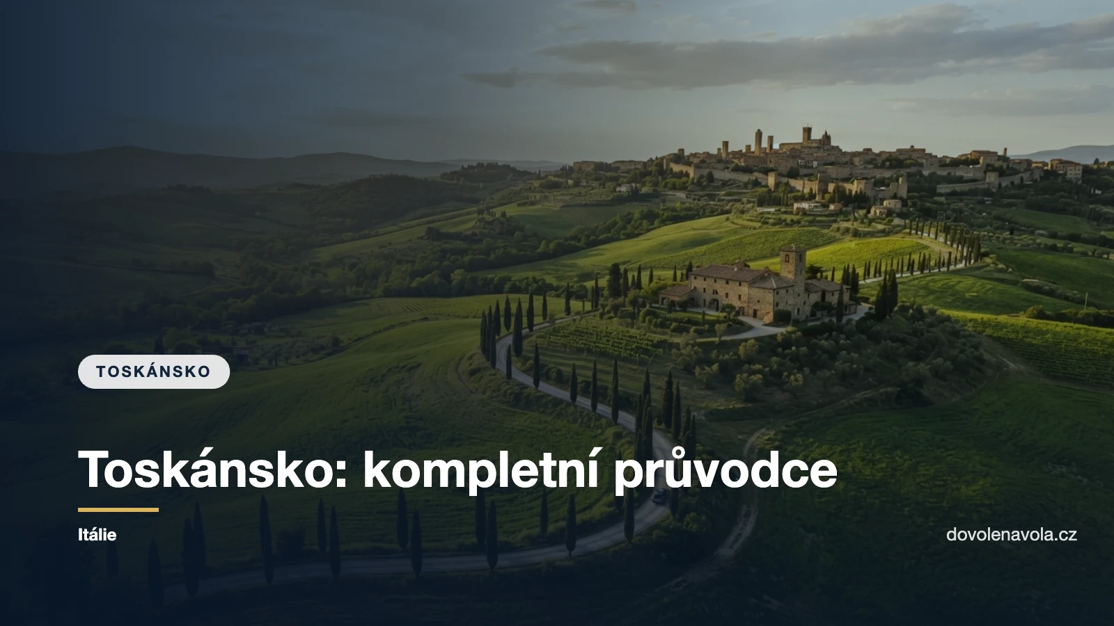 Zvlněná toskánská krajina s cypřišovými alejemi a kamenným statkem