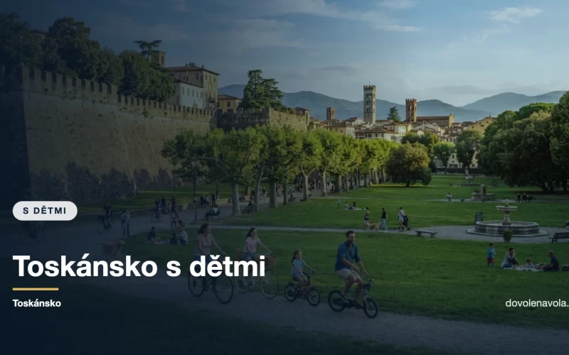 Promenáda na hradbách toskánského města s cyklisty